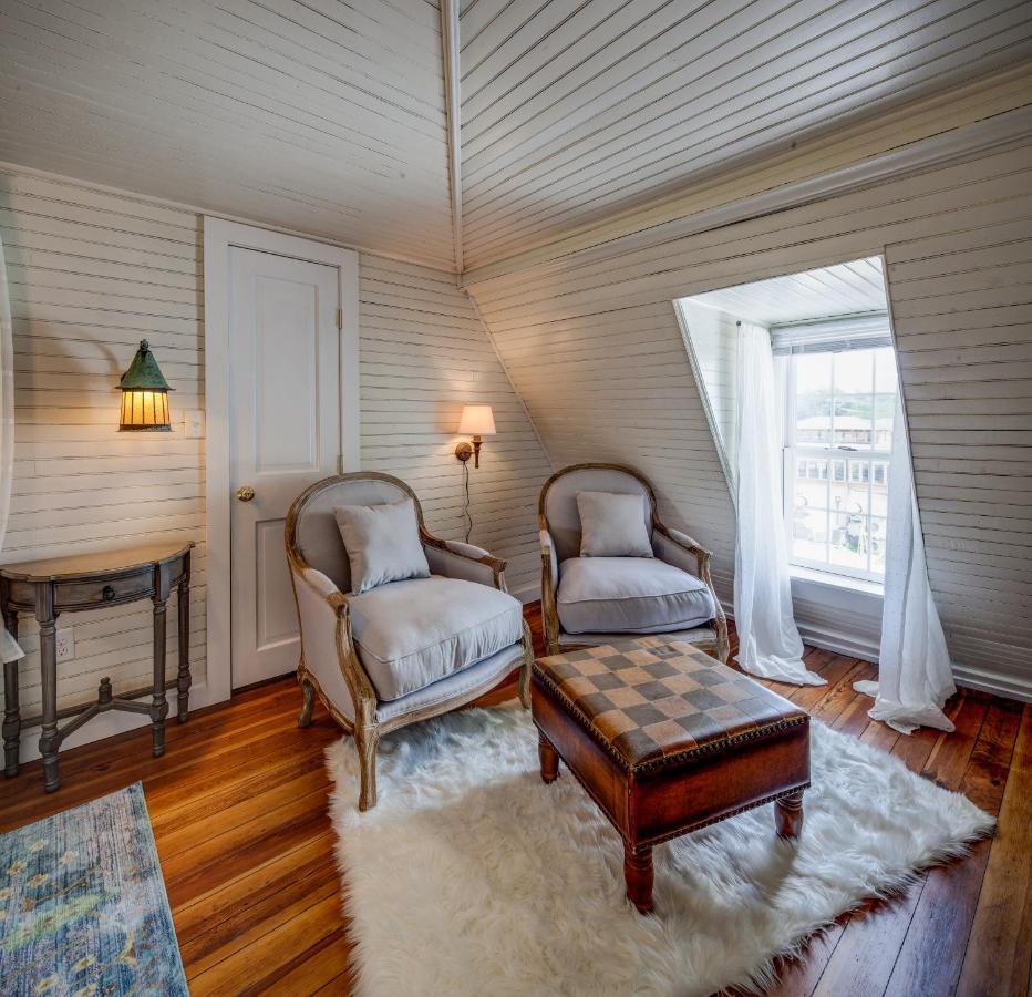 Fairytale Loft Suite 1 Bed, 1 Bath Luxury Apartment In Downtown Belmont Charlottesville Exterior photo